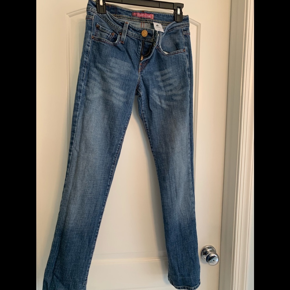 Levis super low. Straight 518.